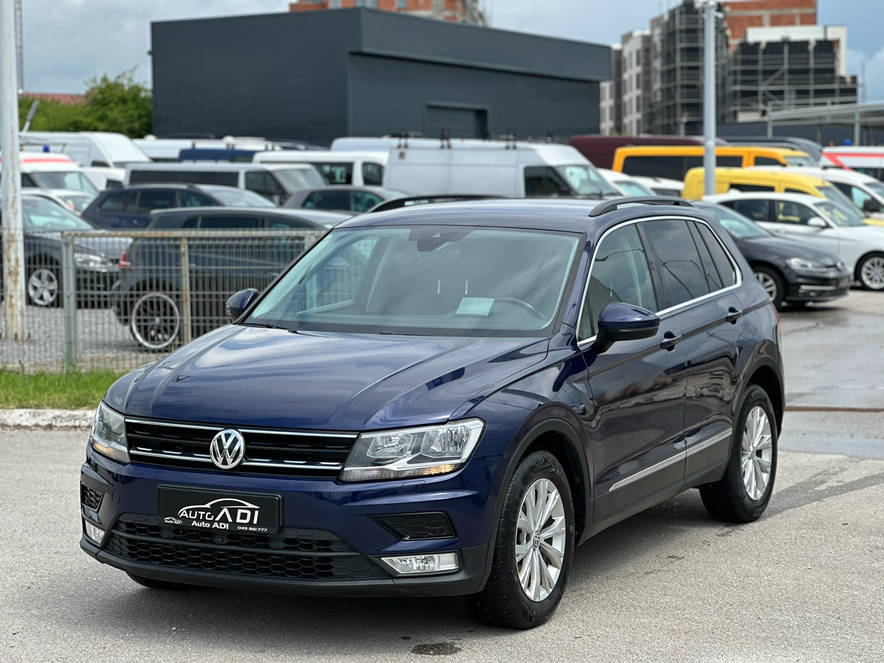 Volkswagen Tiguan   - 2017