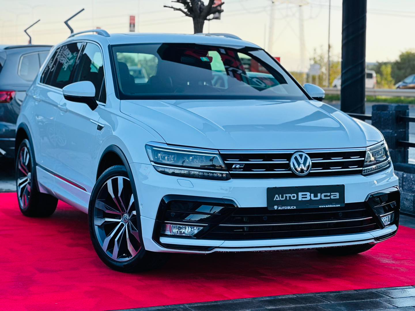 Volkswagen Tiguan   - 2016