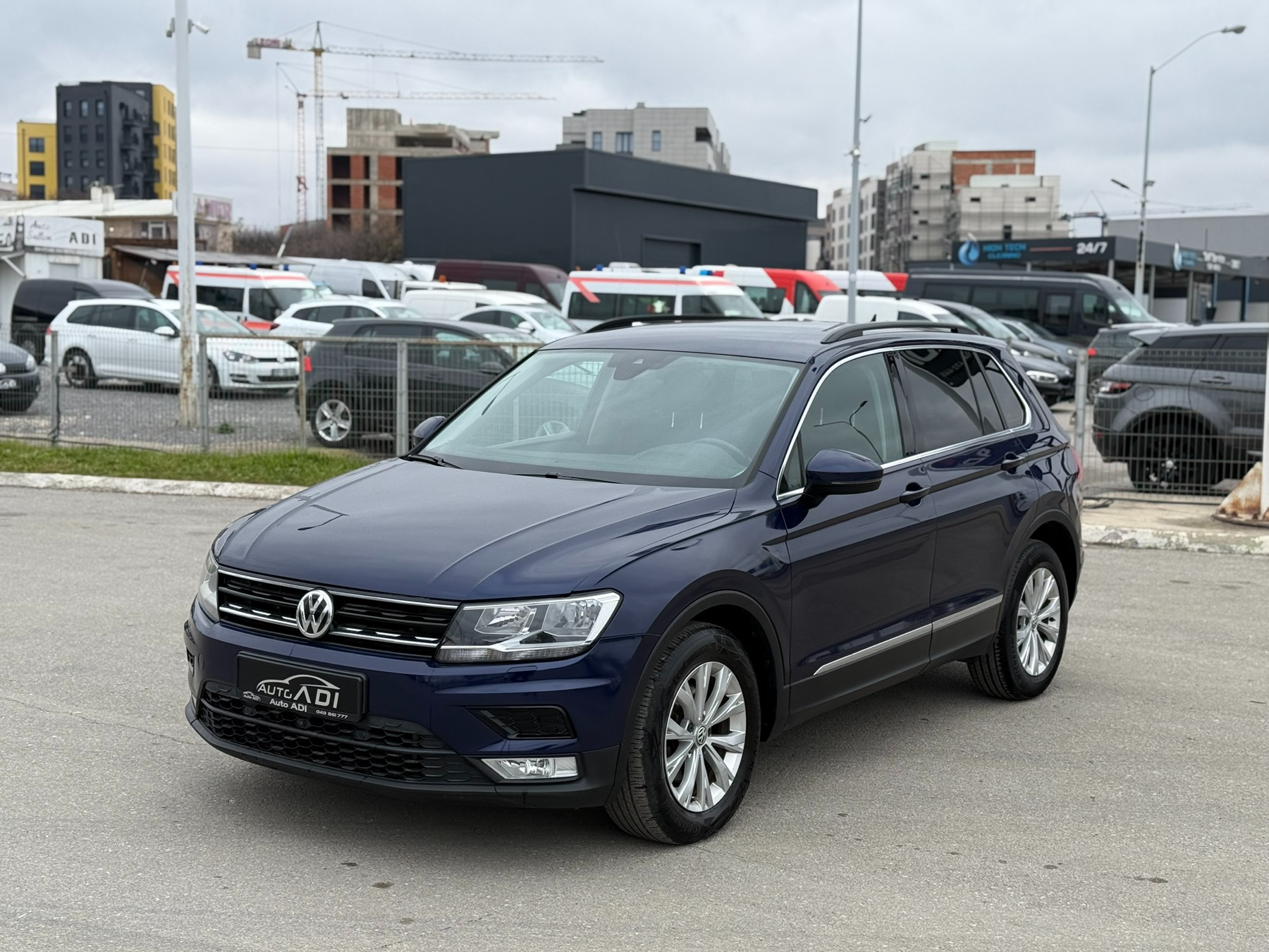 Volkswagen Tiguan   - 2017