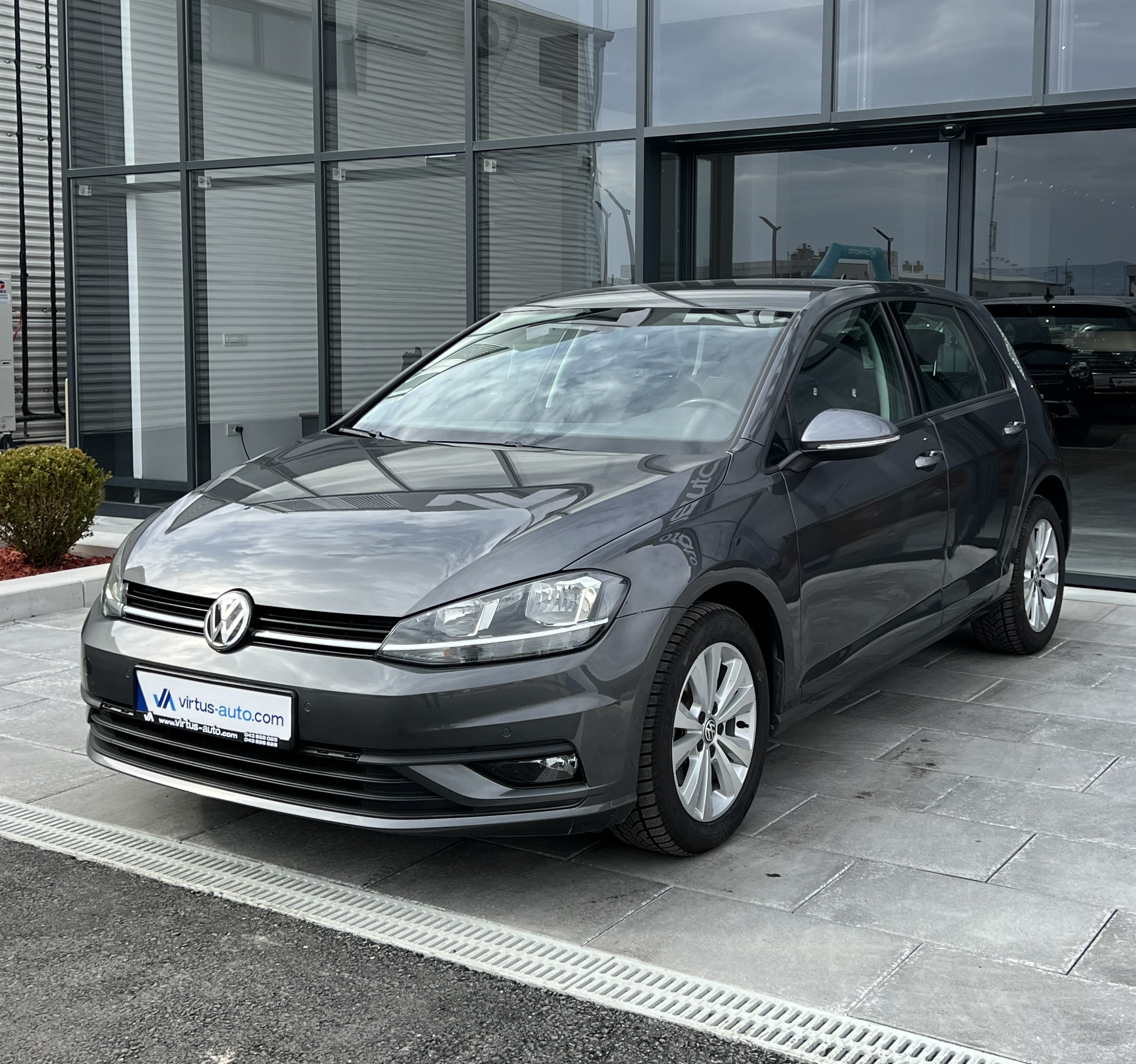 Volkswagen Golf   - 2019