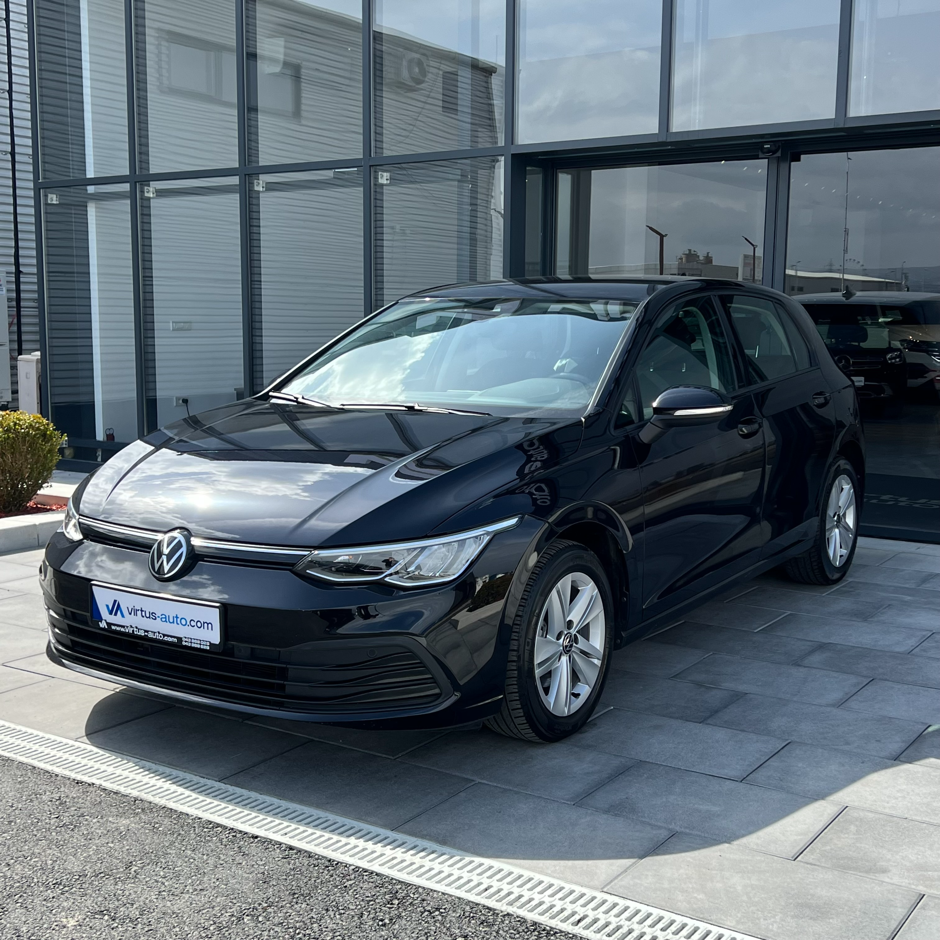 Volkswagen Golf   - 2022