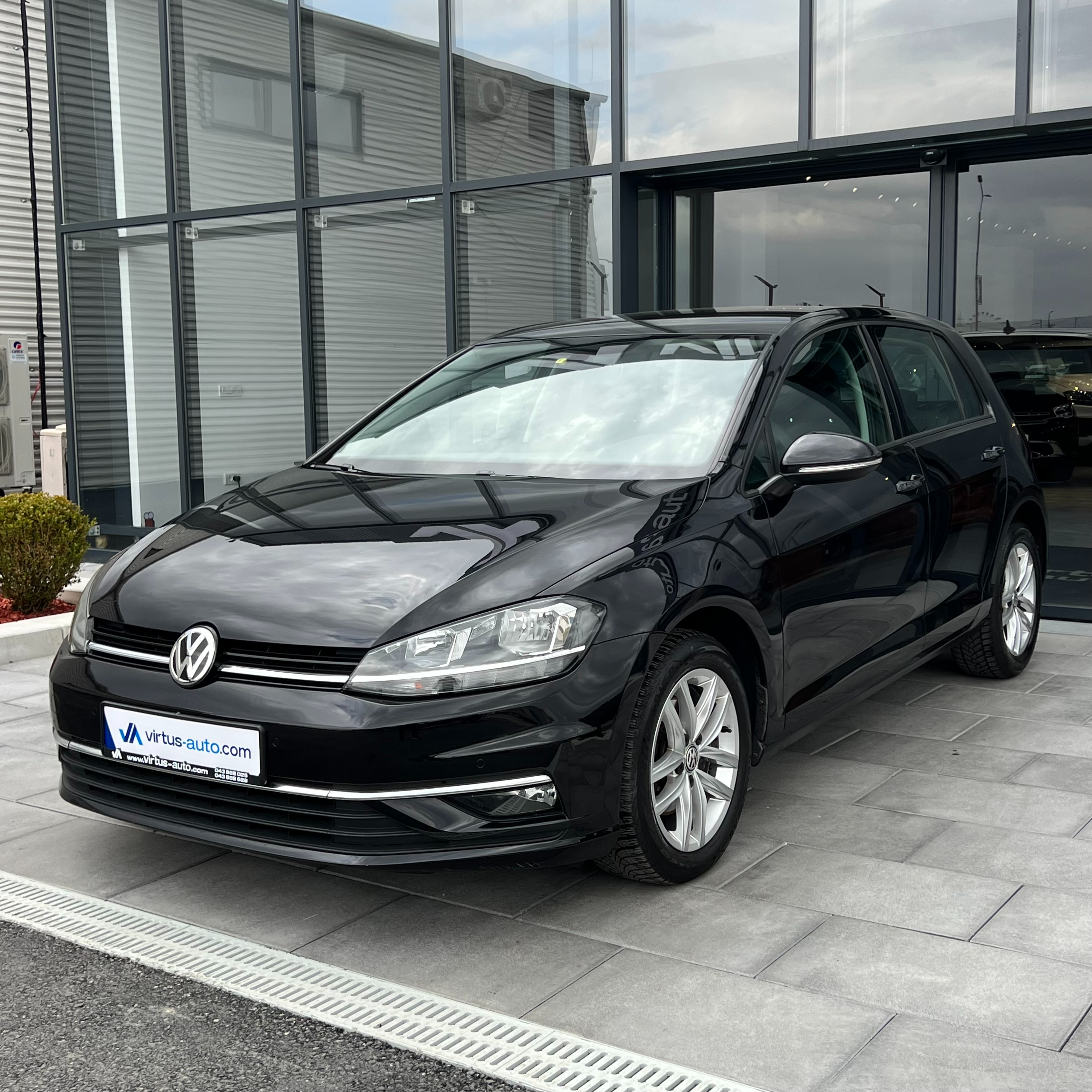 Volkswagen Golf   - 2018