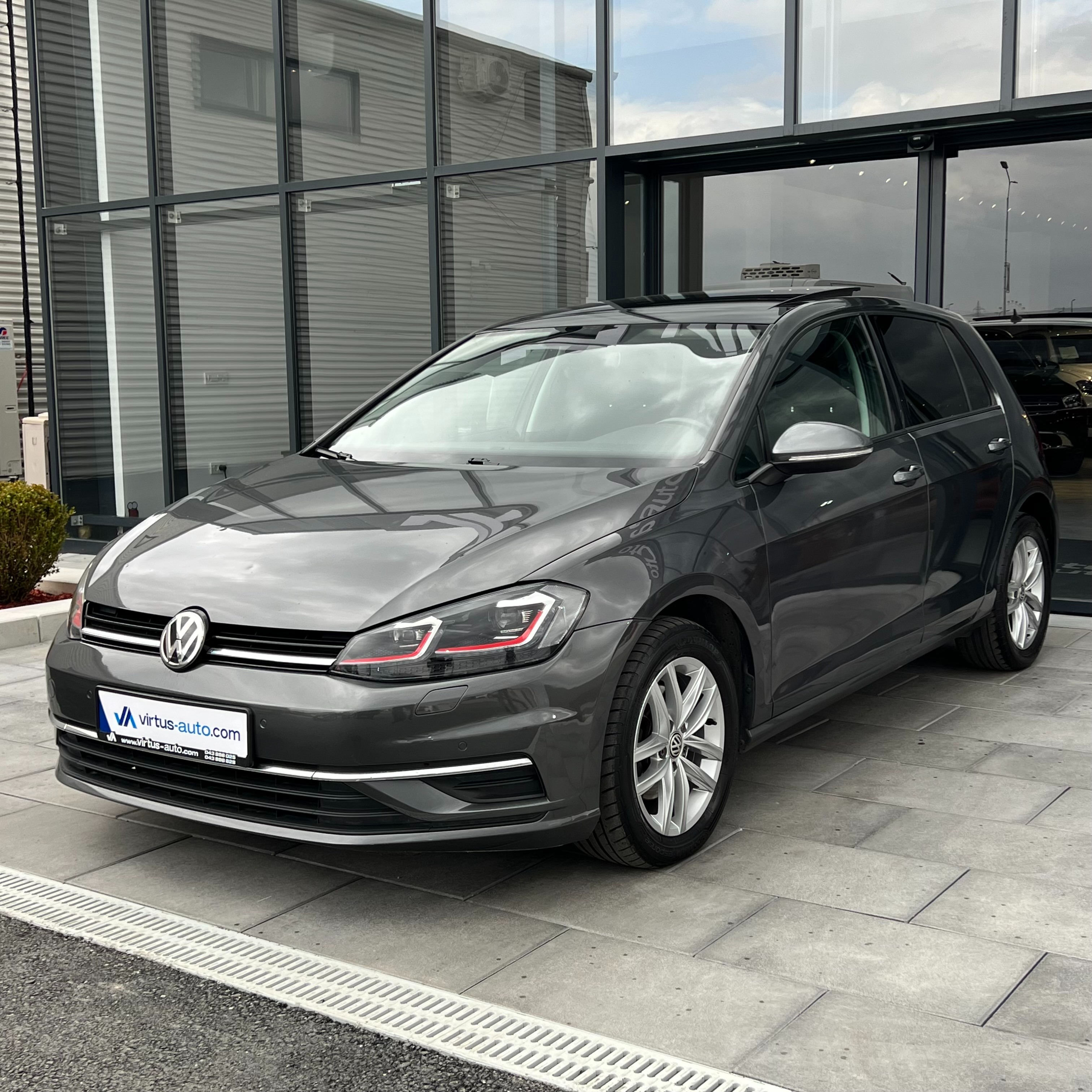 Volkswagen Golf   - 2019