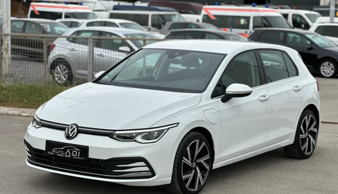 Volkswagen Golf 8  - 2021