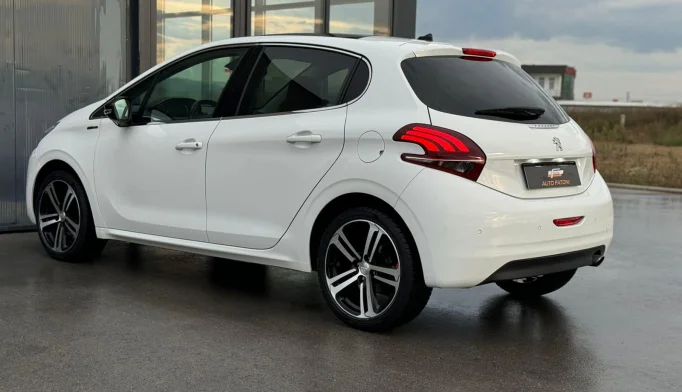 Peugeot 208  - 2016