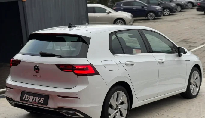 Volkswagen Golf  - 2020