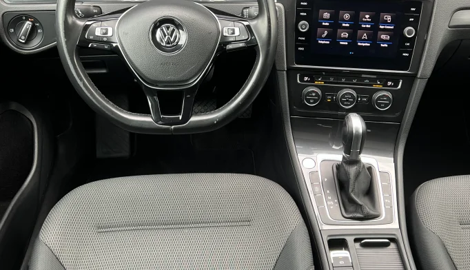 Volkswagen Golf  - 2019